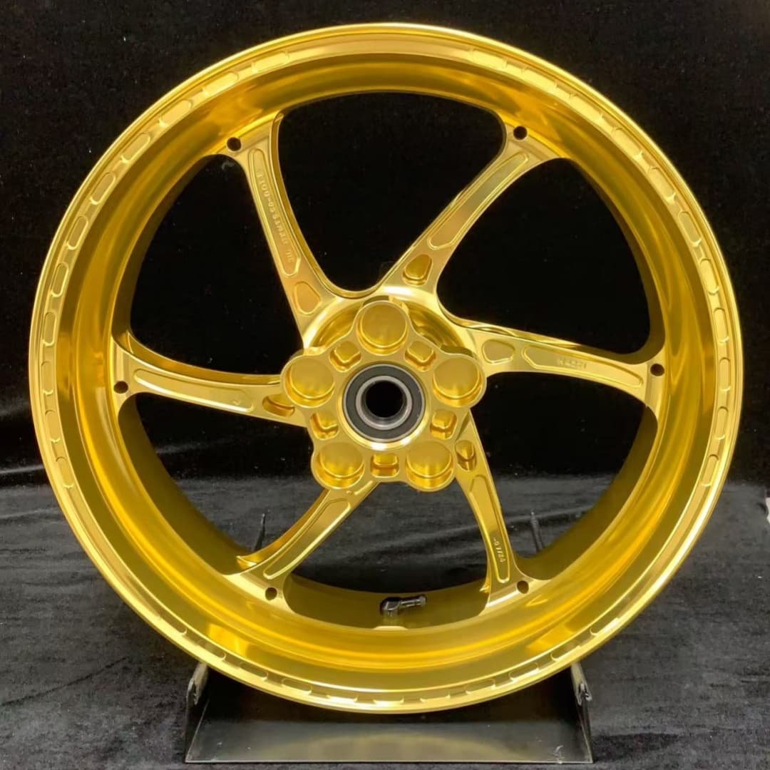 Rear forged motorcycle wheel for KTM 790 / 890 with gold 5-spoke structure and CNC machining