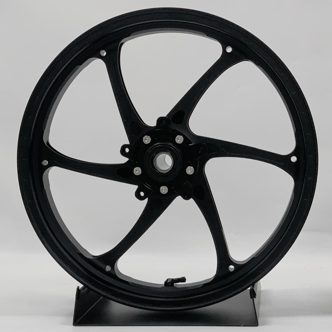Front forged wheel for SUZUKI HAYABUSA motorcycle in matte black with lightweight 6-spoke structure