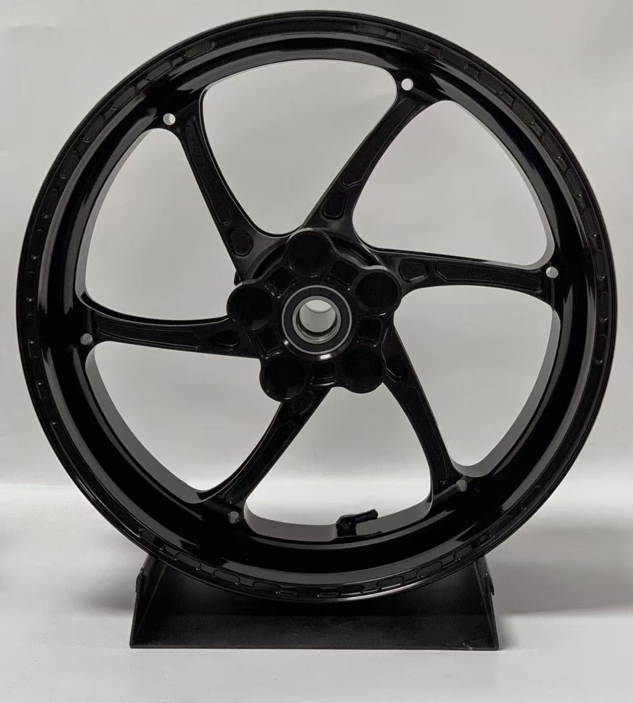 Forged front wheel for KAWASAKI Z1000 – 6-spoke lightweight black aluminum alloy for precision street and naked bike control