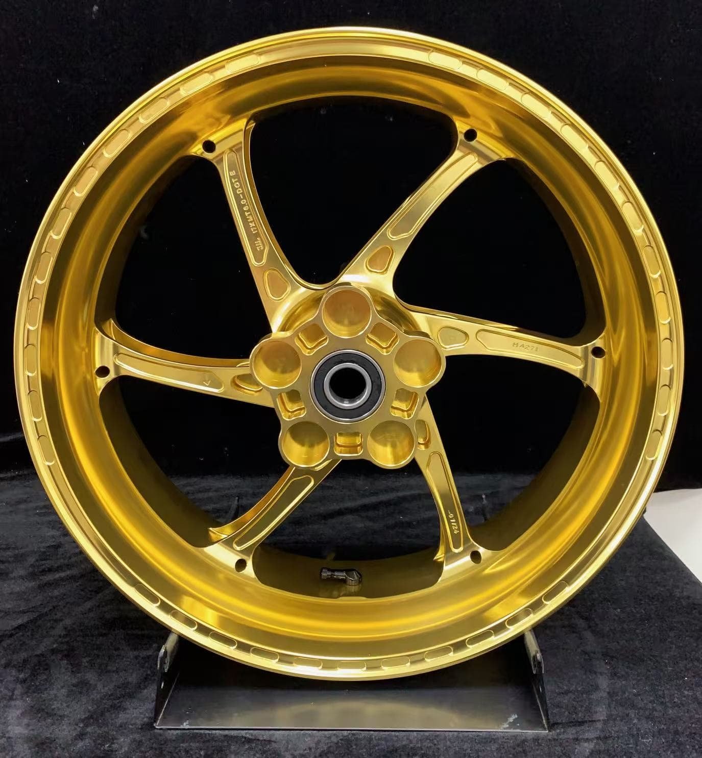 Forged rear wheel for KAWASAKI ZX-10R – gold 6-spoke aluminum alloy rim with hollow hub design, precision CNC-machined for extreme strength and race-grade durability