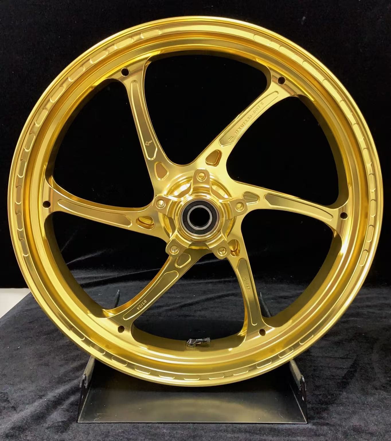 Forged front wheel for KAWASAKI ZX-10R – high-performance gold 6-spoke design for superior handling, lightweight response, and aerodynamic racing optimization