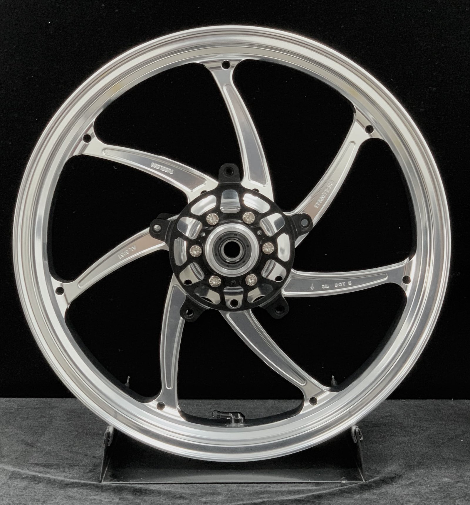 Forged rear wheel for KAWASAKI ZX-4R – 6-spoke polished aluminum alloy rim for high-speed sportbike performance and aggressive cornering