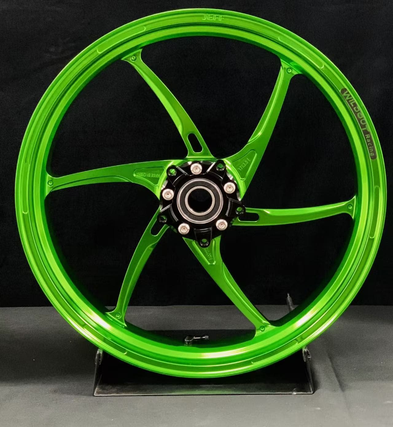 Forged front wheel for KAWASAKI ZX-6R – vivid green 6-spoke CNC-machined alloy rim engineered for superior cornering precision and lightweight racing agility