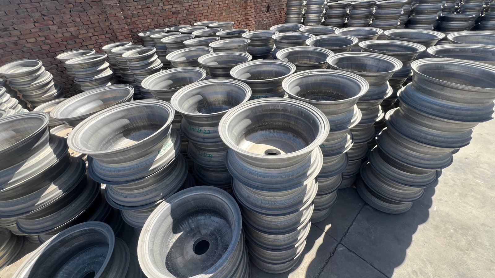 6061-T6 forged aluminium wheel blanks in stock at FLEXIFORGED before machining