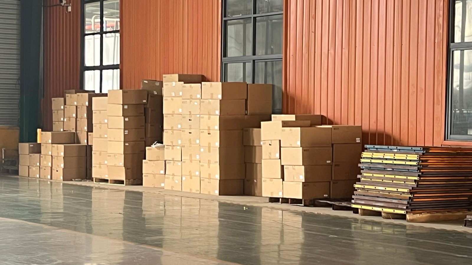 Forged magnesium wheels packed for export shipment by FLEXIFORGED